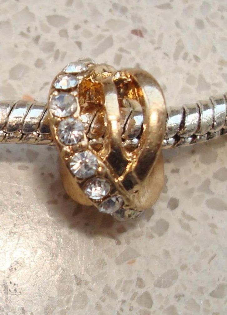 Dubbel vergulde bedel met strass voor groot-gat-bedelarmband, Handtassen en Accessoires, Bedels, Nieuw, Overige merken, Overige materialen