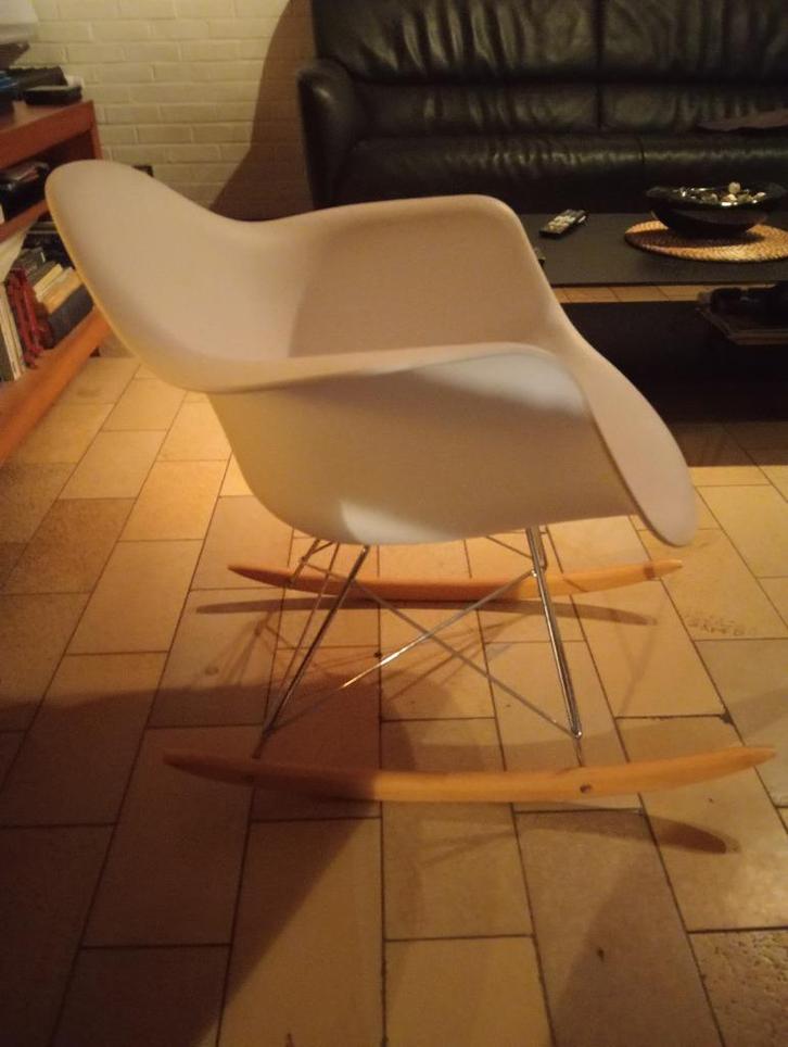 Nieuwe schommelstoel, Huis en Inrichting, Fauteuils, Nieuw, Hout, Kunststof, Metaal, 50 tot 75 cm, Minder dan 75 cm, Ophalen