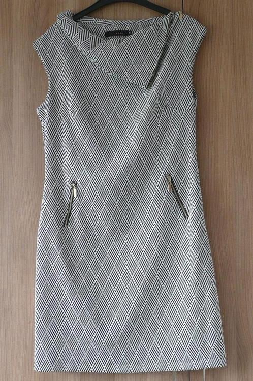 Zwart wit kleedje Lola & Liza (K519), Kleding | Dames, Jurken, Zo goed als nieuw, Maat 38/40 (M), Wit, Onder de knie, Ophalen of Verzenden