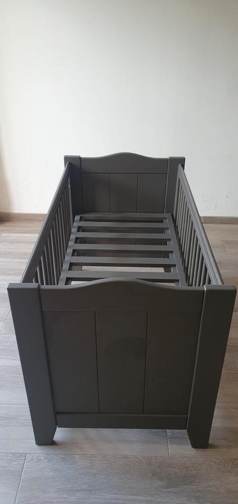 Lit bébé bois massif 60  120 cm - gris anthracite, Enfants & Bébés, Chambre d'enfant | Lits, Comme neuf, Moins de 140 cm, Moins de 70 cm