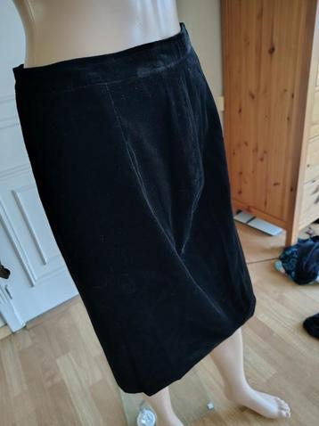 vintage zwart fluwelen rok <3 beschikbaar voor biedingen