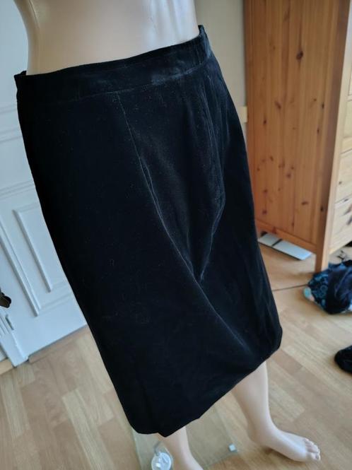 vintage zwart fluwelen rok <3, Kleding | Dames, Rokken, Zo goed als nieuw, Maat 36 (S), Zwart, Knielengte, Ophalen of Verzenden