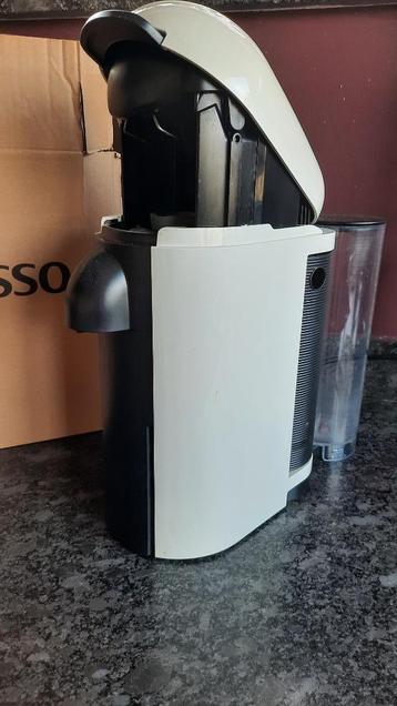 Nespresso Vertuo Plus Krups met extra capsules, Réservoir d'eau amovible, Enlèvement ou Envoi, Dosettes et capsules de café, Utilisé