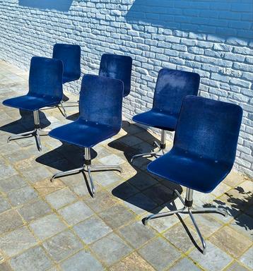 6 chaises vintage rétro en velours des années 60 et 70
