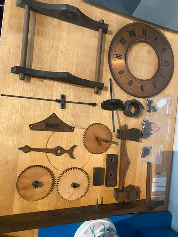 Experimentele Baumann houten klok beschikbaar voor biedingen