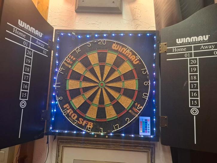 Darts kast zonder blok, Sport en Fitness, Darts, Zo goed als nieuw, Ophalen