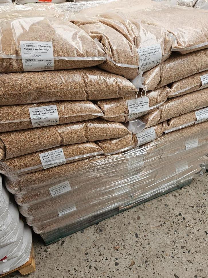 vogelvoer aan scherpe prijzen voor parkieten kanaries enz.., Dieren en Toebehoren, Vogels | Hokken en Kooien, Nieuw, Volière, Ophalen of Verzenden