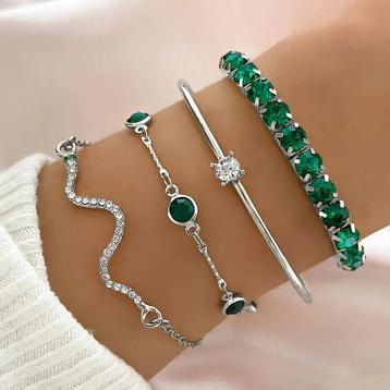 Bracelets argentés avec strass et pierres vert émeraude beschikbaar voor biedingen