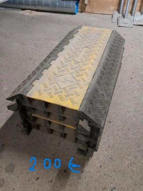 4 Kabelgoten kabelbeschermers 20 ton, Doe-het-zelf en Bouw, Overige Doe-Het-Zelf en Bouw, Gebruikt, Ophalen