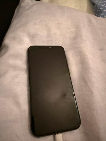 Iphone 11 64gb + lader beschikbaar voor biedingen