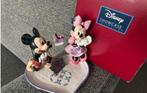 Disney Traditions showcase by jim shore Mickey & minnie💍💍, Verzamelen, Ophalen, Peter Pan of Pinokkio, Nieuw, Beeldje of Figuurtje