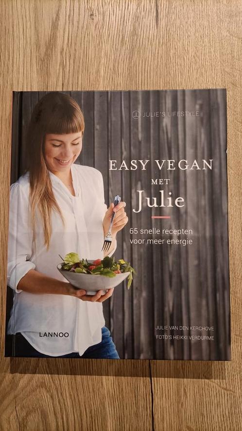 Boek Easy Vegan met Julie, Boeken, Kookboeken, Ophalen of Verzenden