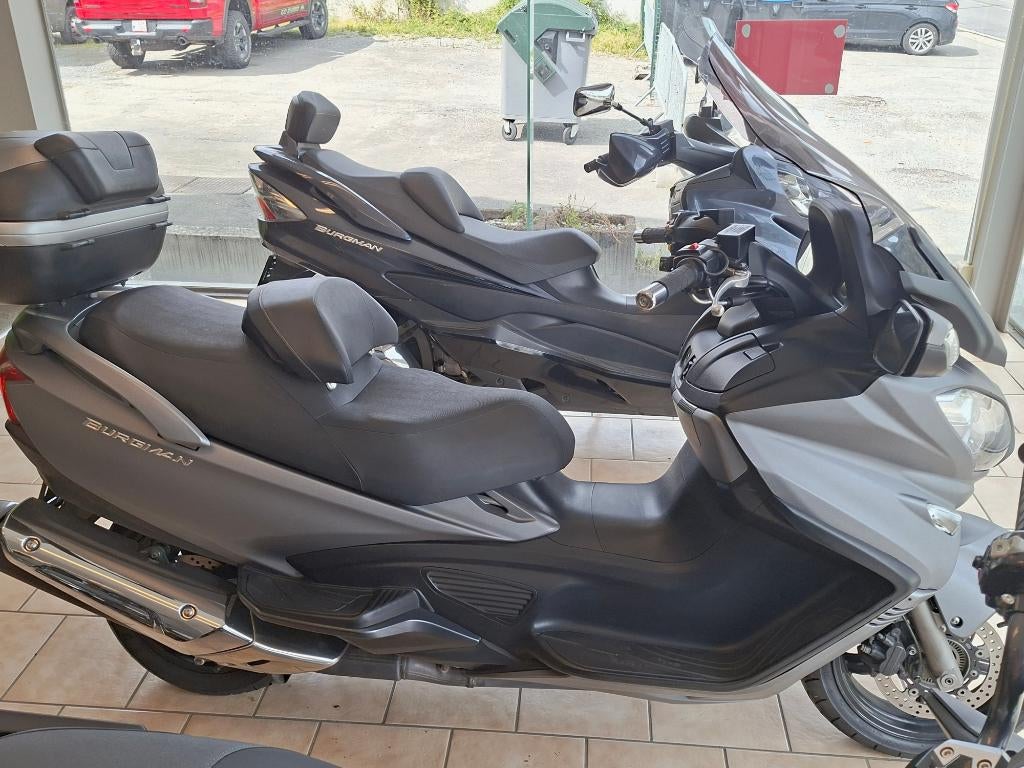 Suzuki Burgman 650 Exécutive 29.674 km 5.650 €, Motoren, Motoren | Suzuki, Particulier, Scooter, meer dan 35 kW, 2 cilinders, ABS