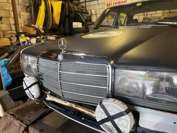 Mercedes 230E oldschool Automaat beschikbaar voor biedingen
