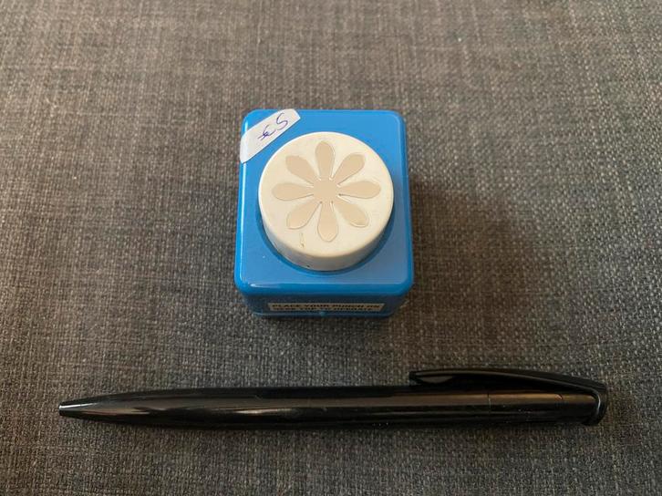 Figuurpons bloem, Hobby en Vrije tijd, Knutselen, Zo goed als nieuw, Ophalen