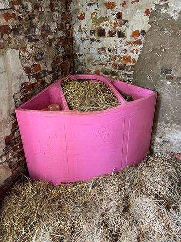 2 roze feeders beschikbaar voor biedingen