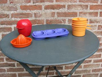 tupperware: appeldoosje, koksmaatje, crousty party beschikbaar voor biedingen