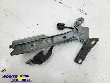 Motorkapscharnier Links Volvo V40 ('12-'19) 31385071 beschikbaar voor biedingen
