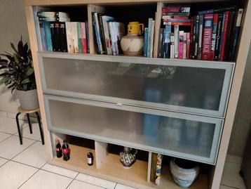 Boeken-TV kast beschikbaar voor biedingen