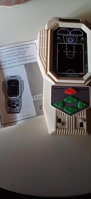 Tandy Submarine/ basketbal spel jaren 80  beschikbaar voor biedingen