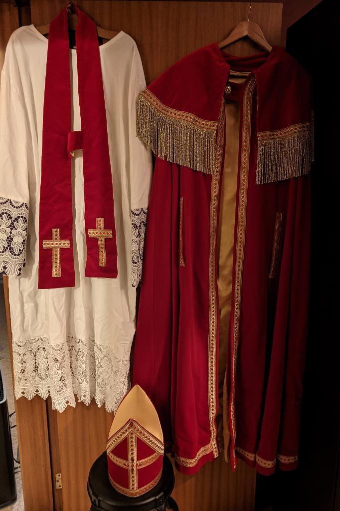 Nederlands tv kostuum Sinterklaas (Bram van der Vlugt), Divers, Saint-Nicolas, Comme neuf, Enlèvement