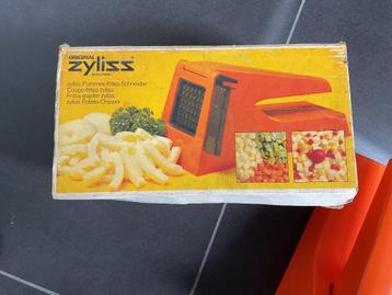 vintage frietsnijder Zyliss met 2 messen beschikbaar voor biedingen