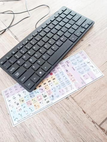Perfecte combo: Ableton-stickers + mini keyboard beschikbaar voor biedingen