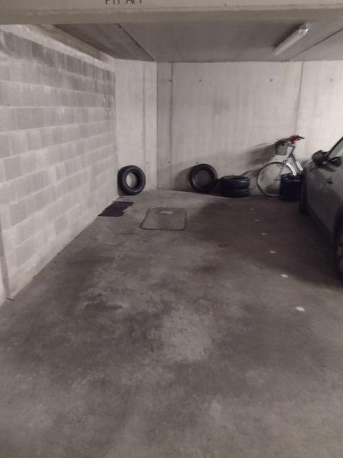 Te huur recente ondergrondse parking te  Melsbroek., Immo, Garages en Parkeerplaatsen, Brussel