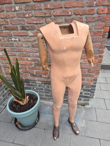 Mannequin paspop vintage kind beschikbaar voor biedingen
