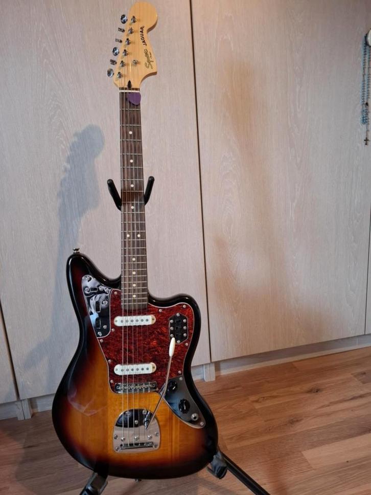 FENDER Squier Vintage Modified Jaguar sunburst 3TS, Musique & Instruments, Instruments à corde | Guitares | Électriques, Utilisé
