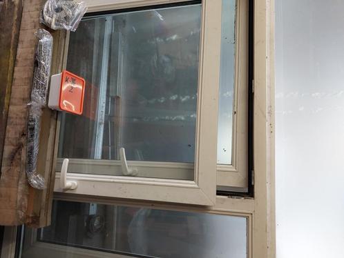 raam kozijn in zeer goede staat  direct beschikbaar, Doe-het-zelf en Bouw, Raamkozijnen en Schuifdeuren, Zo goed als nieuw, Deurkozijn