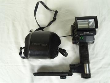 A2030. Praktica MTL5 + Flitser met Pentacon Auto 1.8/50 lens