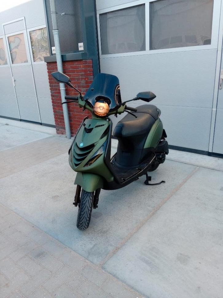 Piaggio Zip 4T Scooter Mat Huracan Groen FULL LED (A-KLASSE), Vélos & Vélomoteurs, Modes d'emploi & Notices d'utilisation, Comme neuf
