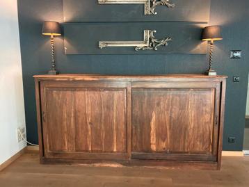 Dressoir 240B x 120H Special door zijn unieke hoogte. beschikbaar voor biedingen