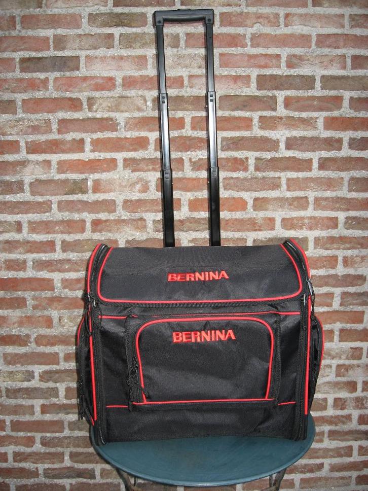 bernina trolley  - naaimachine/ lockmachine tas, Hobby en Vrije tijd, Naaimachines en Toebehoren, Zo goed als nieuw, Accessoires