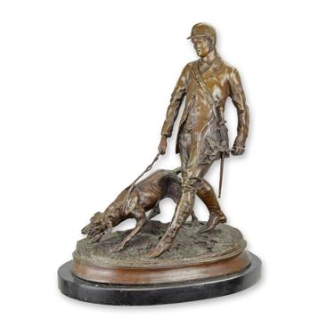 Massief Bronzen Stanbeeld van een kamerhouder en bloedhond beschikbaar voor biedingen