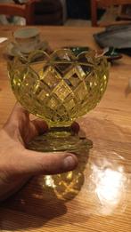 Coupe en verre jaune vintage sur pied, Enlèvement ou Envoi