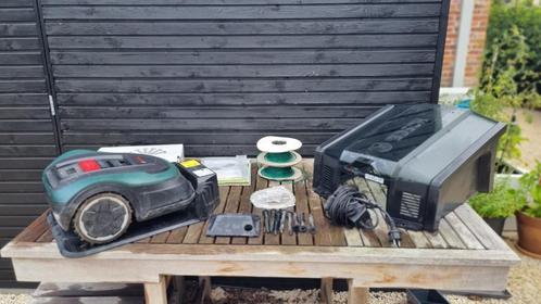 Bosh indego 700M Robotmaaier met garage in prima staat 350€, Tuin en Terras, Robotmaaiers, Gebruikt, 20 tot 25 cm, Bestuurbaar via app