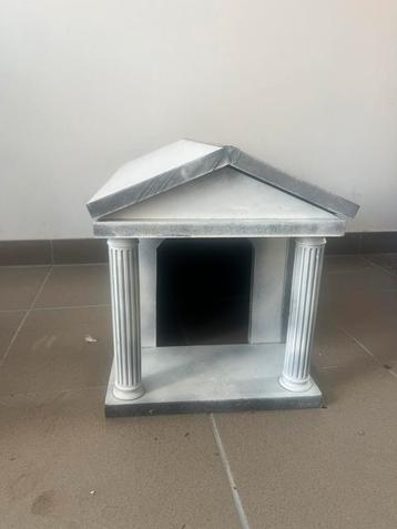 Hondenhok romeins paleis beschikbaar voor biedingen