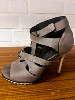 Marccain sandalen maat 37 - grijs - goeie staat., Kleding | Dames, Zo goed als nieuw, Grijs, Marccain, Sandalen of Muiltjes