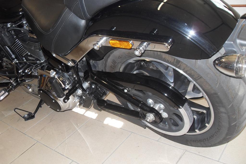 A vendre H D sportglide 107, Motos, Motos | Harley-Davidson, Particulier, Naked bike, plus de 35 kW, 2 cylindres, Permis Moto A