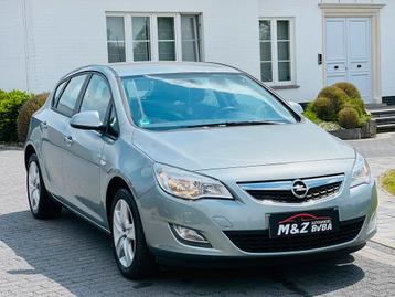 Opel Astra 1.4i benzine * 18.000 km !!! Nieuwe staat ! 