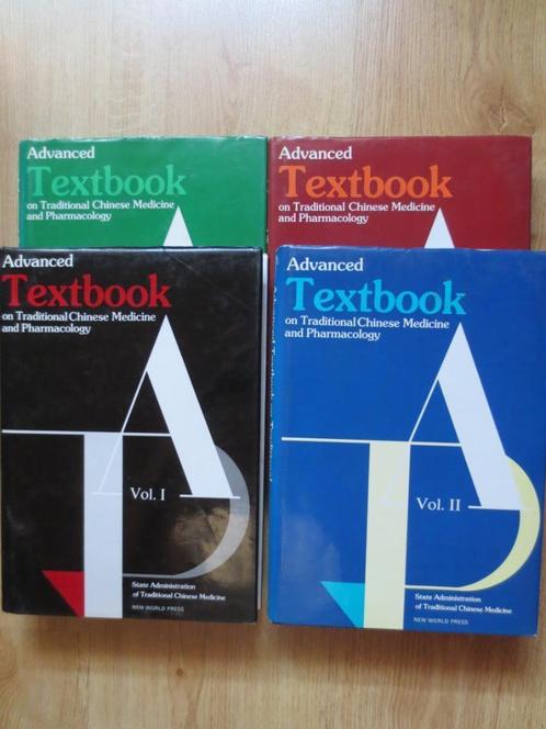 Advanced Textbook on TCM and Pharmacology Vols. I - IV, Livres, Livres d'étude & Cours, Utilisé, Enlèvement ou Envoi