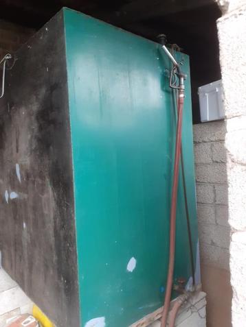 Olietank van 2900 liter en 1 van 1200 liter beschikbaar voor biedingen