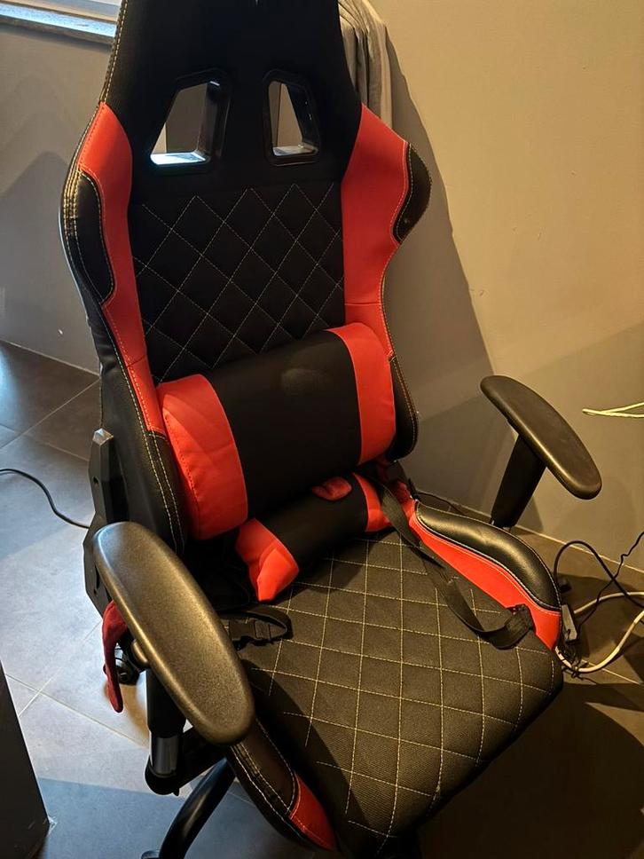 Chaise gaming noir/rouge avec coussins – bon état, Consoles de jeu & Jeux vidéo, Consoles de jeu | Sony Consoles | Accessoires
