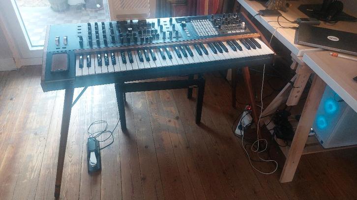Synthétiseur Polybrute 6 d'Arturia + pieds design en bois, Musique & Instruments, Synthétiseurs, Comme neuf, 61 touches, Autres marques