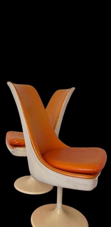 Twee vintage Space Age draaistoelen beschikbaar voor biedingen