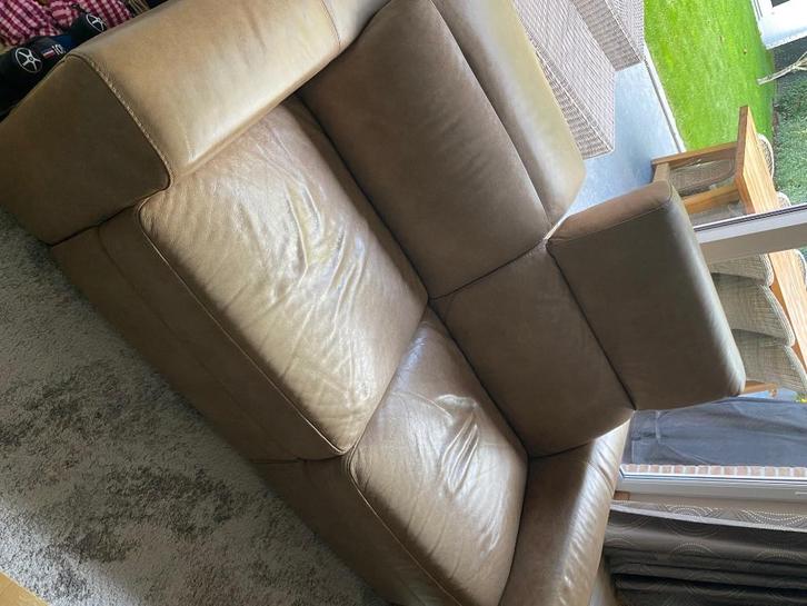 Gratis af te halen salon, Huis en Inrichting, Zetels | Zetels, Gebruikt, Rechte bank, Vierpersoons of meer, 200 tot 250 cm, Leer