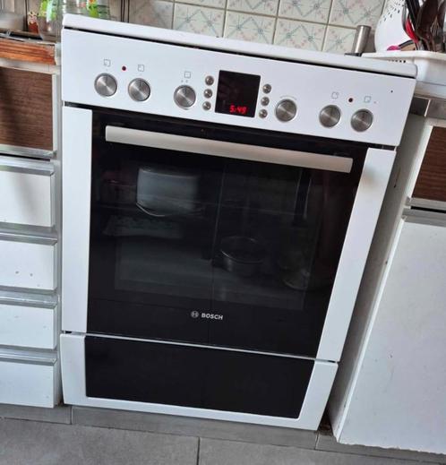 Elektrische fornuis Bosch, Elektronische apparatuur, Fornuizen, Gebruikt, Vrijstaand, Elektrisch, 4 kookzones, Ophalen