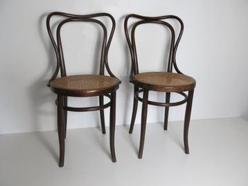 Une paire de chaises de style Kohn J&J Jacob Joseph Thonet, Enlèvement